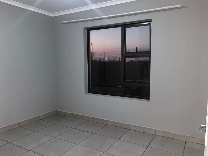 6 Bedroom Property for Sale in Protea Glen Gauteng