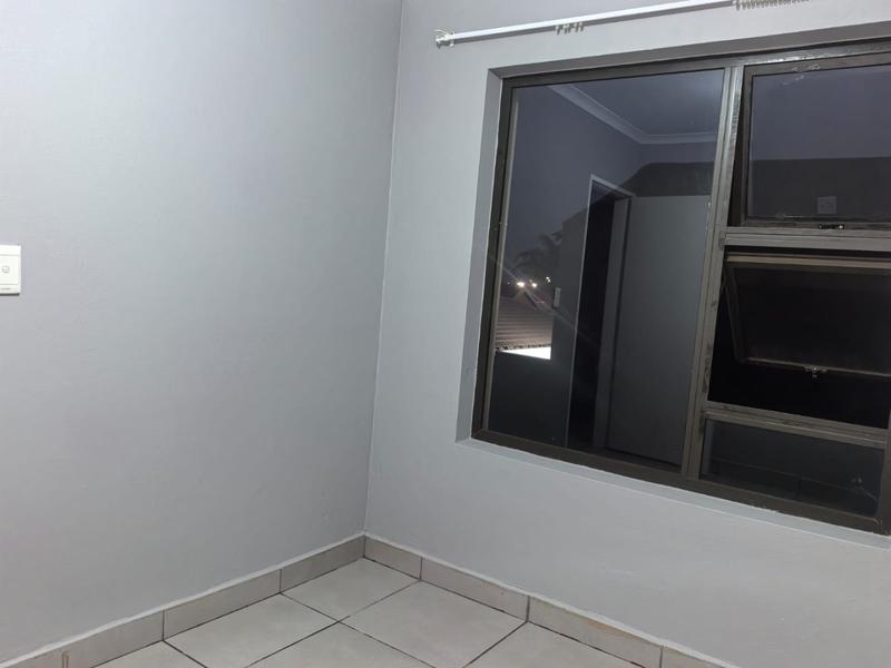 6 Bedroom Property for Sale in Protea Glen Gauteng