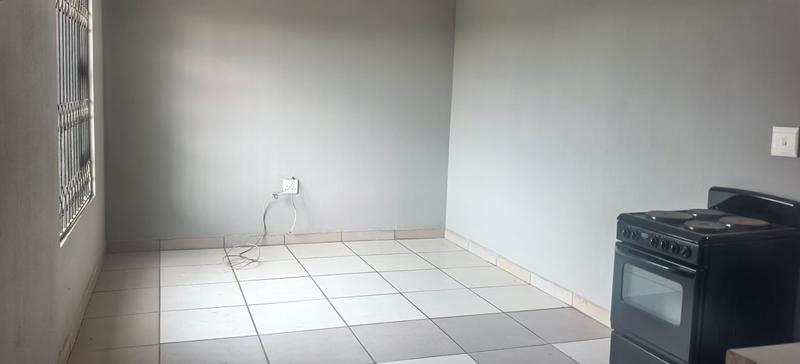 6 Bedroom Property for Sale in Protea Glen Gauteng