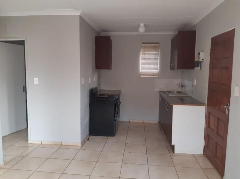 6 Bedroom Property for Sale in Protea Glen Gauteng