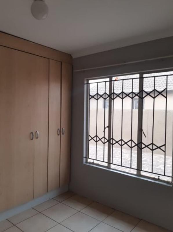 6 Bedroom Property for Sale in Protea Glen Gauteng
