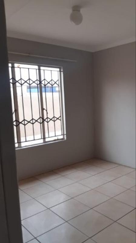 6 Bedroom Property for Sale in Protea Glen Gauteng