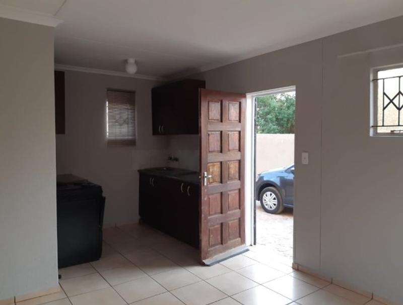 6 Bedroom Property for Sale in Protea Glen Gauteng