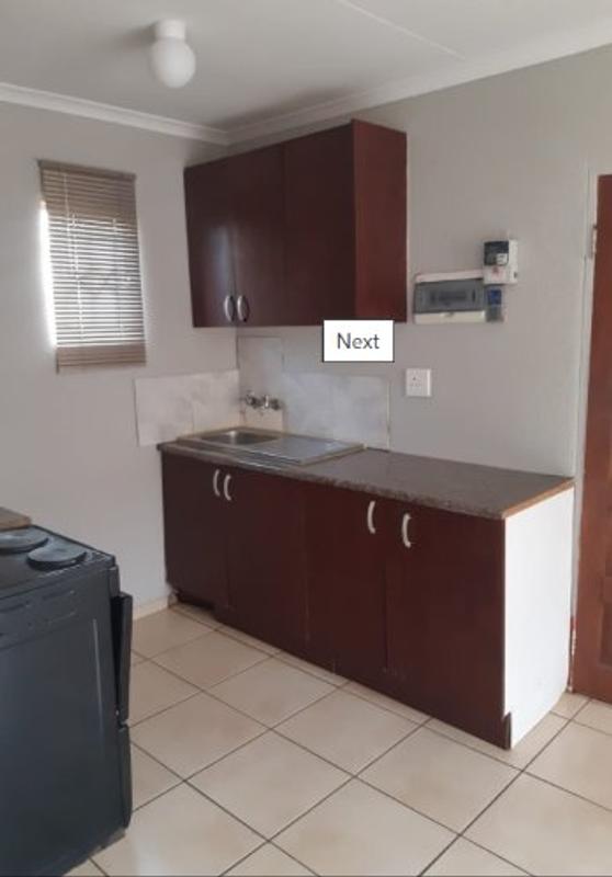 6 Bedroom Property for Sale in Protea Glen Gauteng