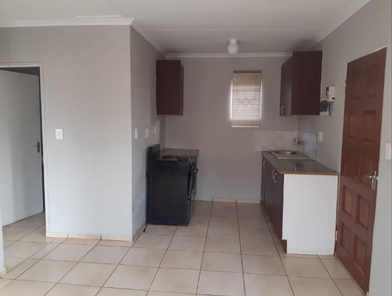 6 Bedroom Property for Sale in Protea Glen Gauteng