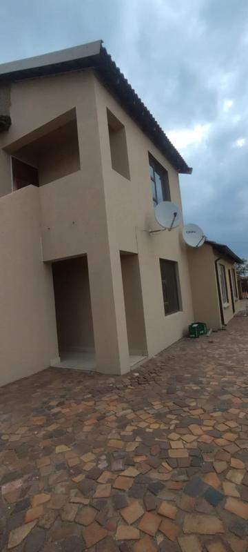 6 Bedroom Property for Sale in Protea Glen Gauteng