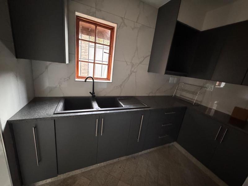 To Let 2 Bedroom Property for Rent in Bedfordview Gauteng