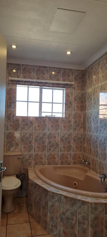 To Let 3 Bedroom Property for Rent in Glen Marais Gauteng