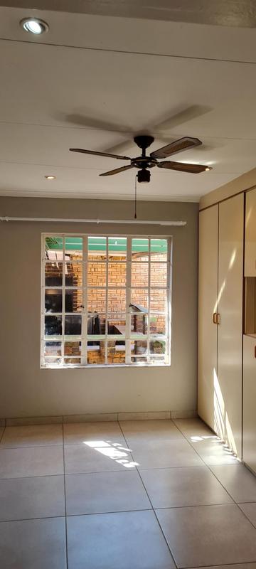 To Let 3 Bedroom Property for Rent in Glen Marais Gauteng