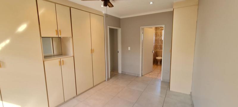 To Let 3 Bedroom Property for Rent in Glen Marais Gauteng
