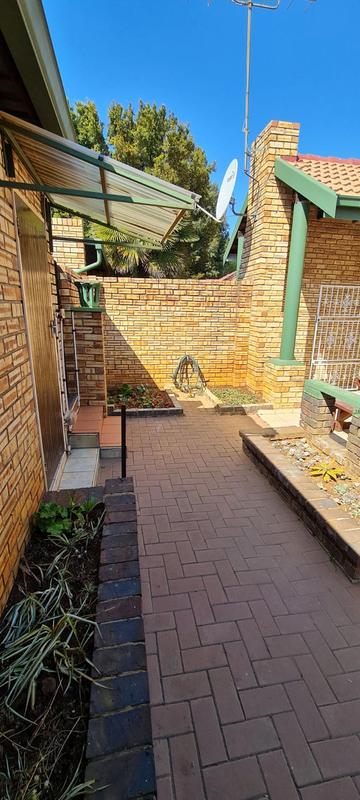 To Let 3 Bedroom Property for Rent in Glen Marais Gauteng