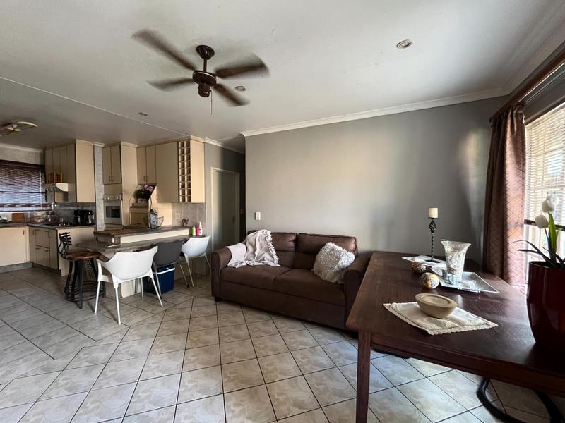To Let 3 Bedroom Property for Rent in Glen Marais Gauteng