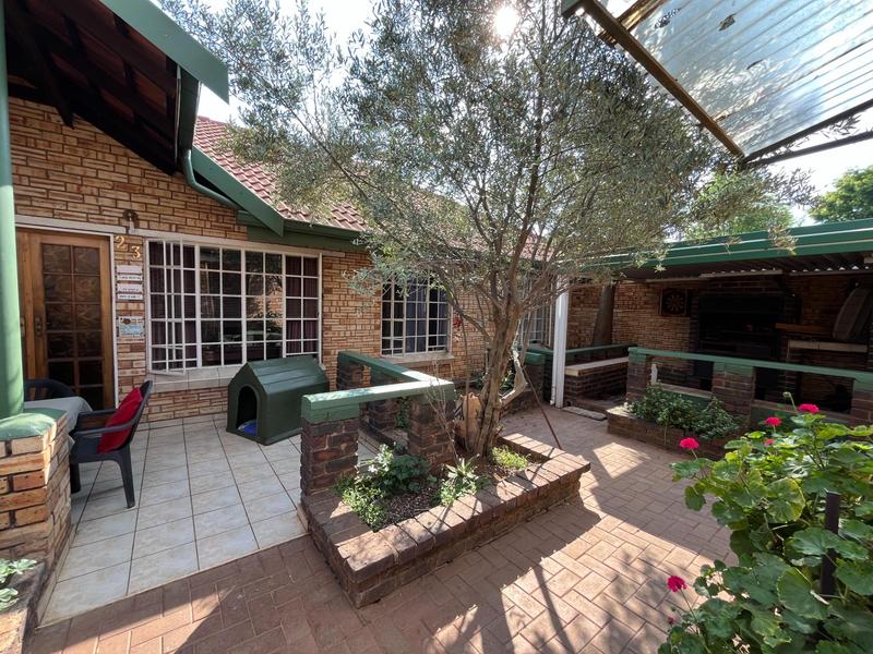 To Let 3 Bedroom Property for Rent in Glen Marais Gauteng