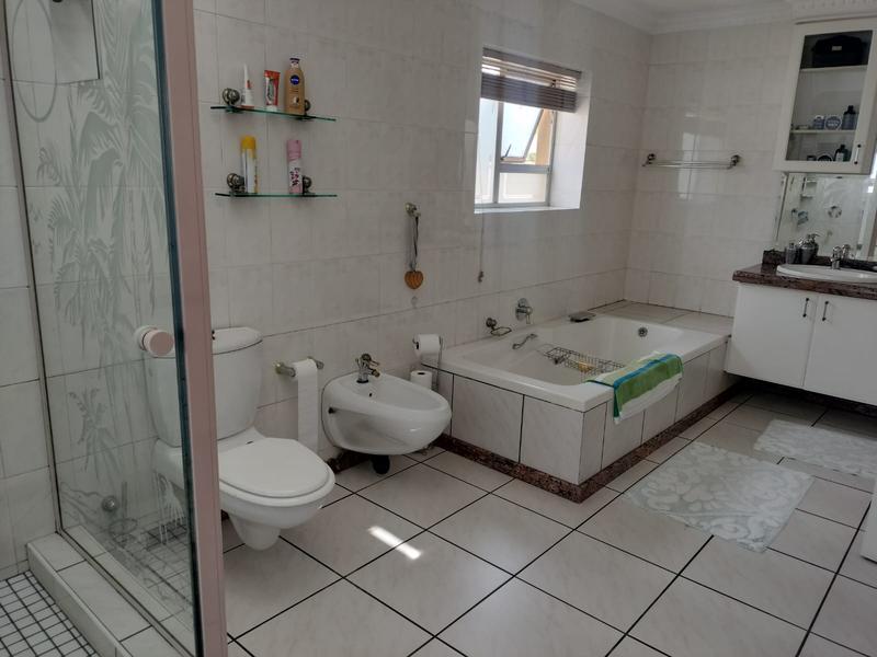3 Bedroom Property for Sale in Brummeria Gauteng