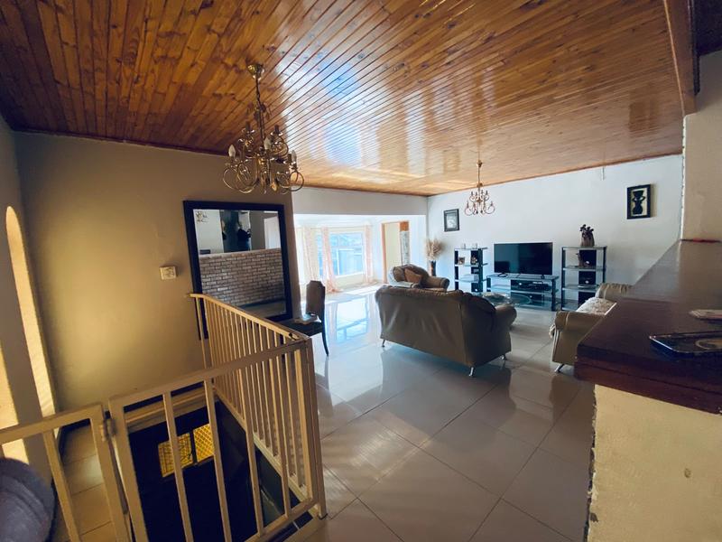 5 Bedroom Property for Sale in Bassonia Gauteng