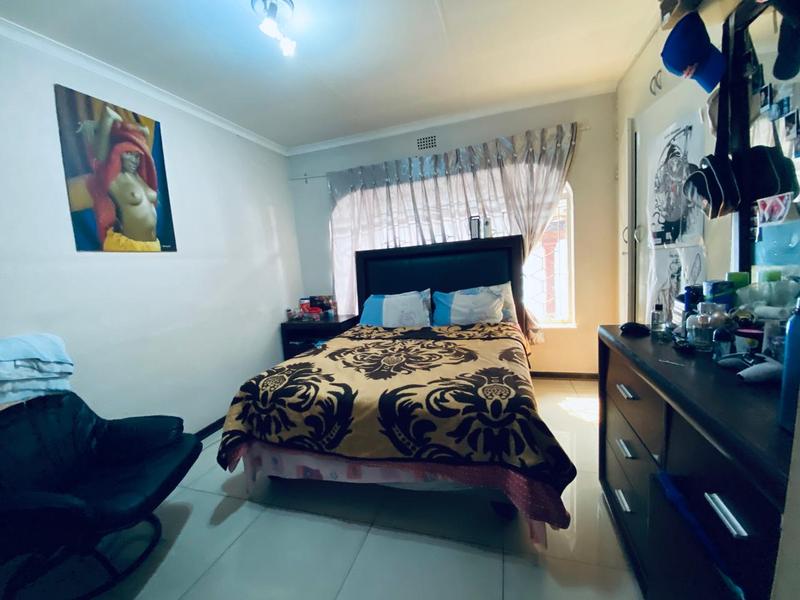 5 Bedroom Property for Sale in Bassonia Gauteng