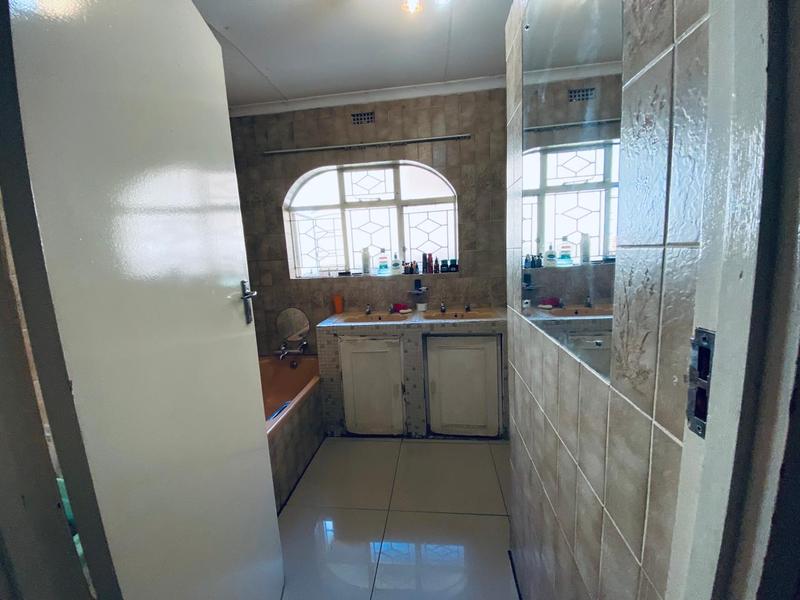 5 Bedroom Property for Sale in Bassonia Gauteng