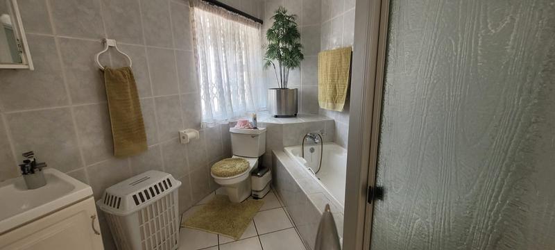 3 Bedroom Property for Sale in Bassonia Gauteng
