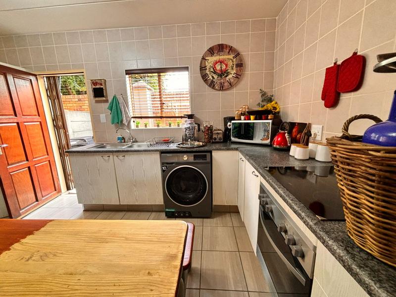 2 Bedroom Property for Sale in Florida Glen Gauteng