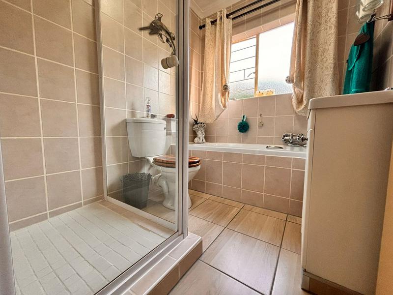 2 Bedroom Property for Sale in Florida Glen Gauteng