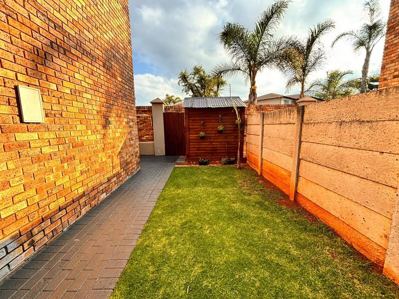 2 Bedroom Property for Sale in Florida Glen Gauteng