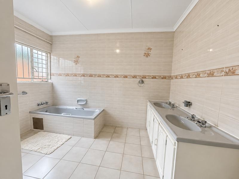 4 Bedroom Property for Sale in Waterkloof Ridge Gauteng