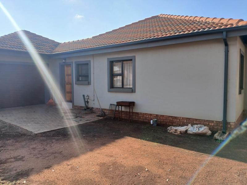 4 Bedroom Property for Sale in Hesteapark Gauteng