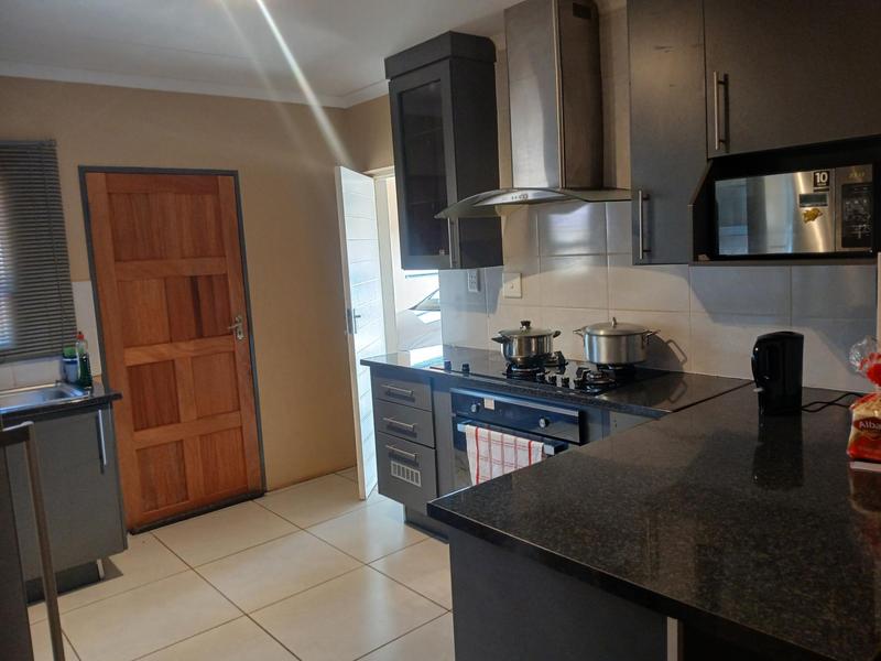 4 Bedroom Property for Sale in Hesteapark Gauteng