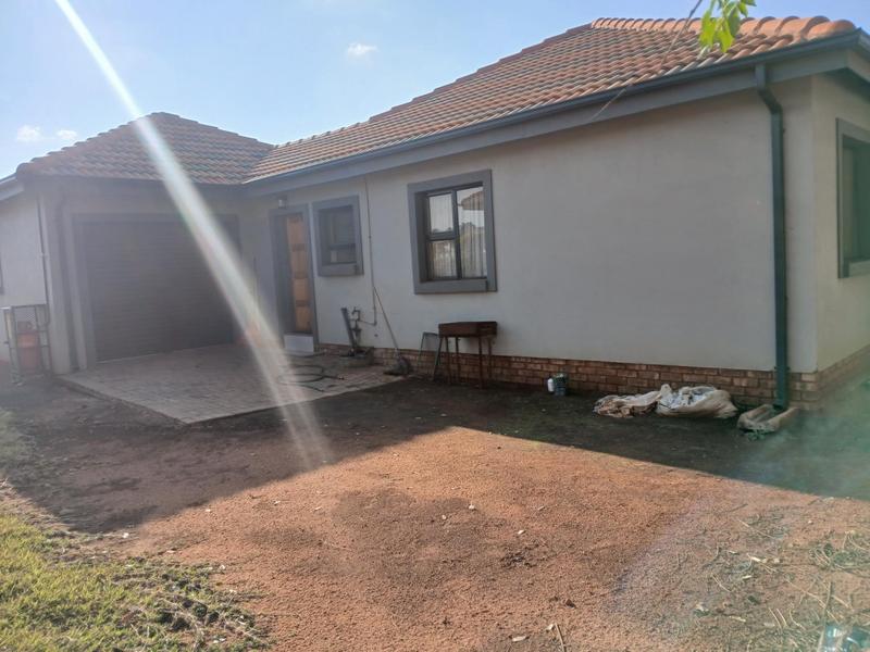 4 Bedroom Property for Sale in Hesteapark Gauteng