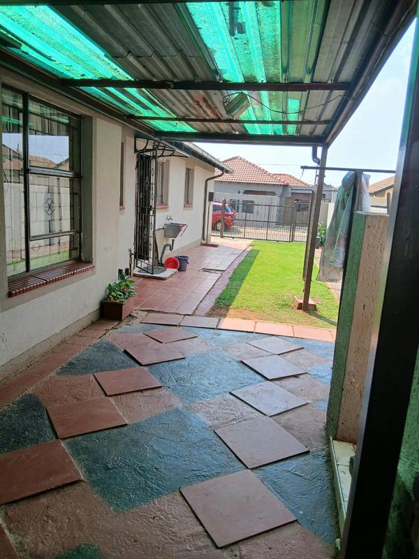 3 Bedroom Property for Sale in Protea Glen Gauteng
