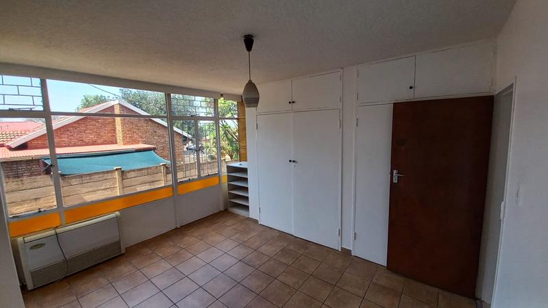 1 Bedroom Property for Sale in Mountain View Gauteng