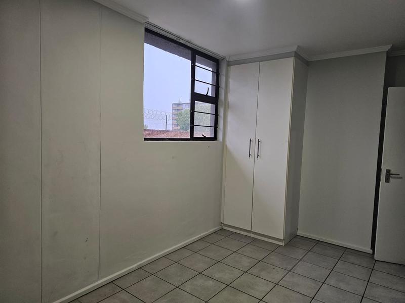 To Let 2 Bedroom Property for Rent in Florida Gauteng