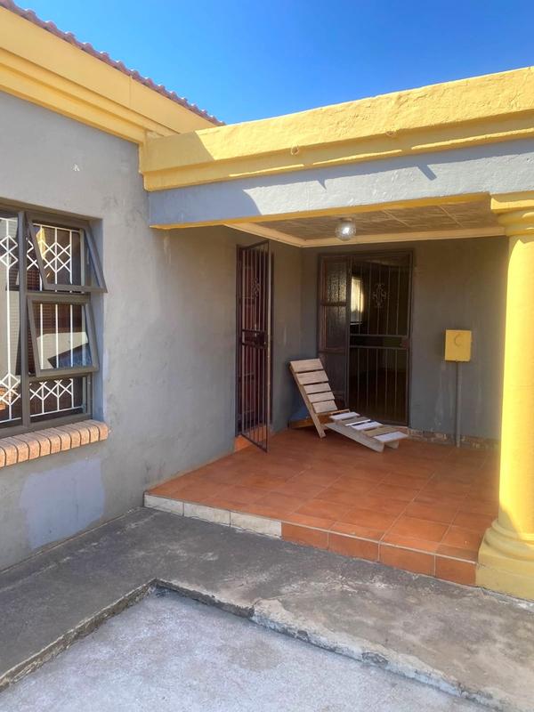 4 Bedroom Property for Sale in Protea North Gauteng