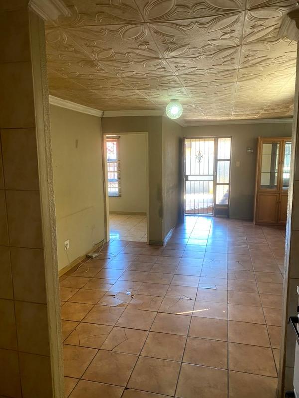 4 Bedroom Property for Sale in Protea North Gauteng