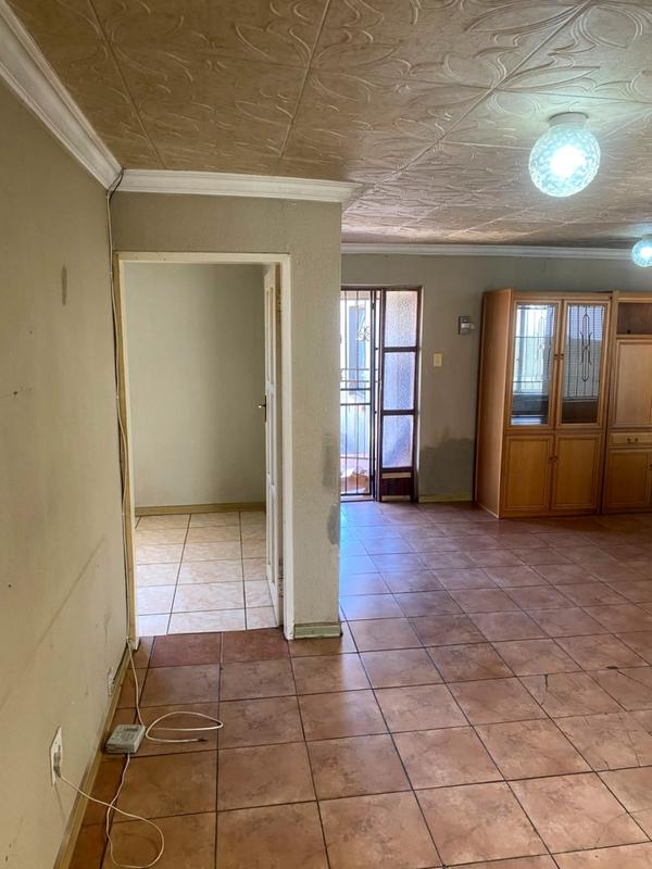 4 Bedroom Property for Sale in Protea North Gauteng