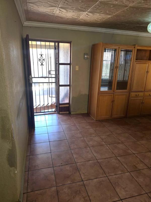 4 Bedroom Property for Sale in Protea North Gauteng