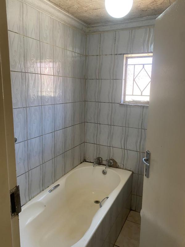 4 Bedroom Property for Sale in Protea North Gauteng