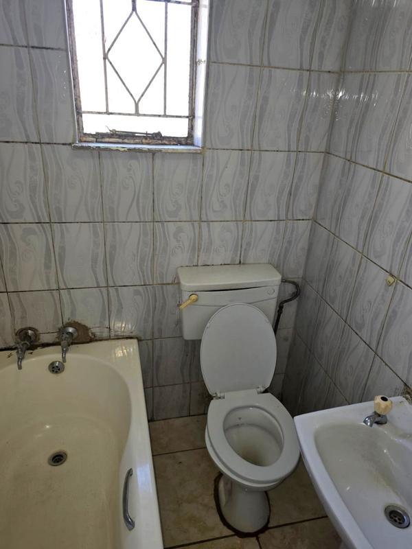 4 Bedroom Property for Sale in Protea North Gauteng