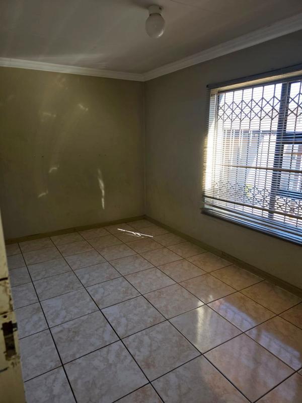 4 Bedroom Property for Sale in Protea North Gauteng