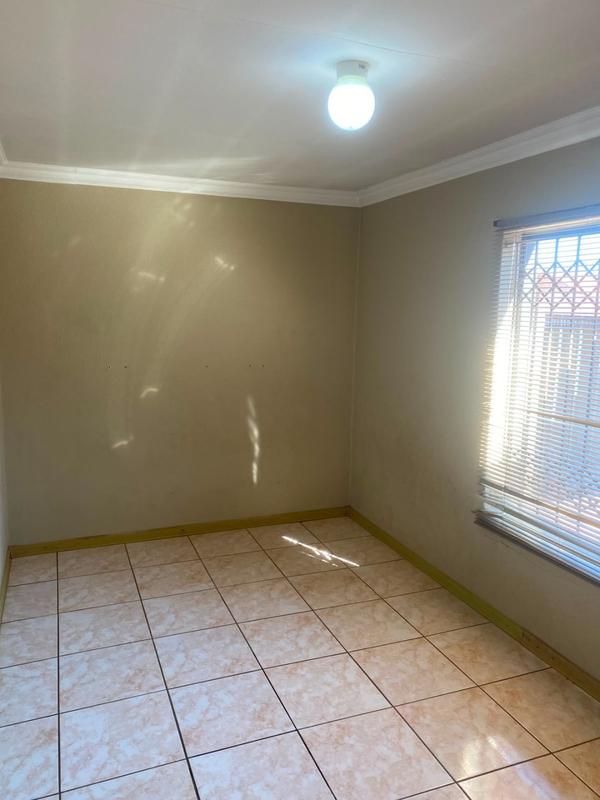 4 Bedroom Property for Sale in Protea North Gauteng