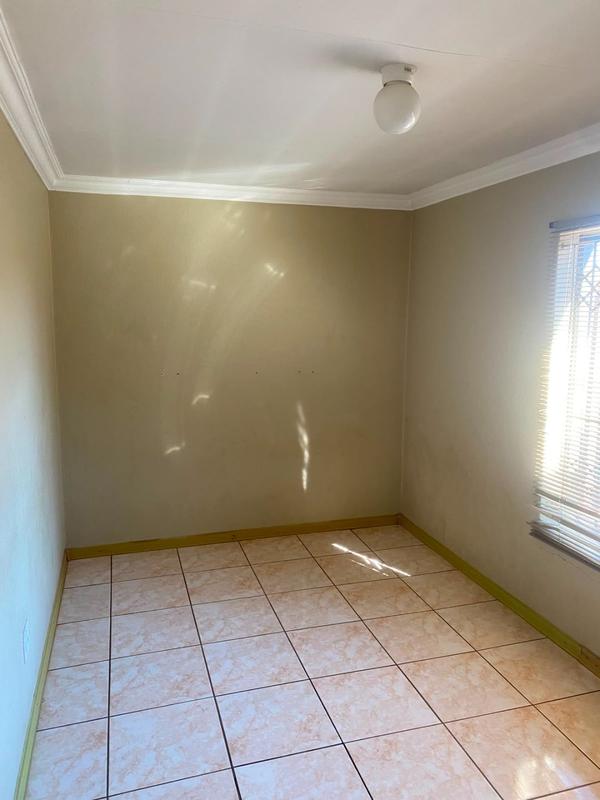 4 Bedroom Property for Sale in Protea North Gauteng