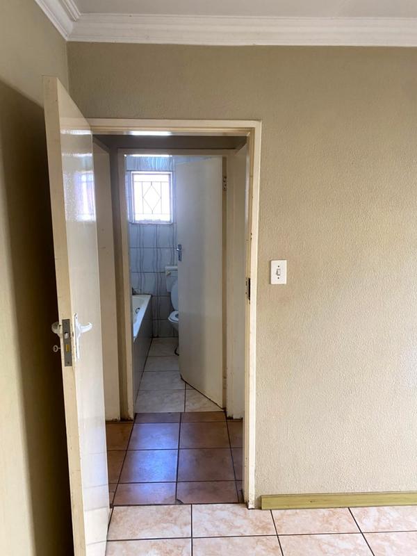 4 Bedroom Property for Sale in Protea North Gauteng