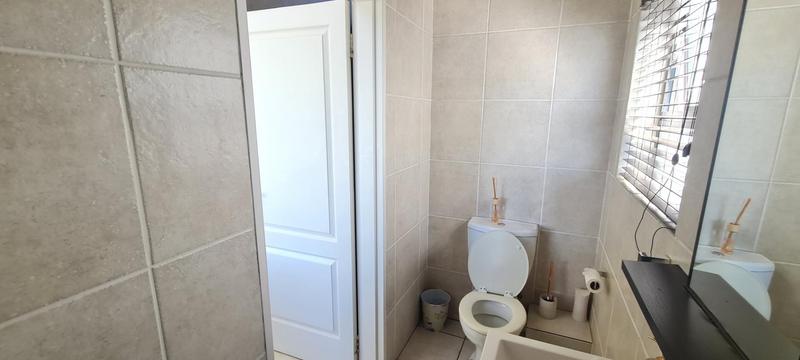 To Let 2 Bedroom Property for Rent in Greenstone Hill Gauteng
