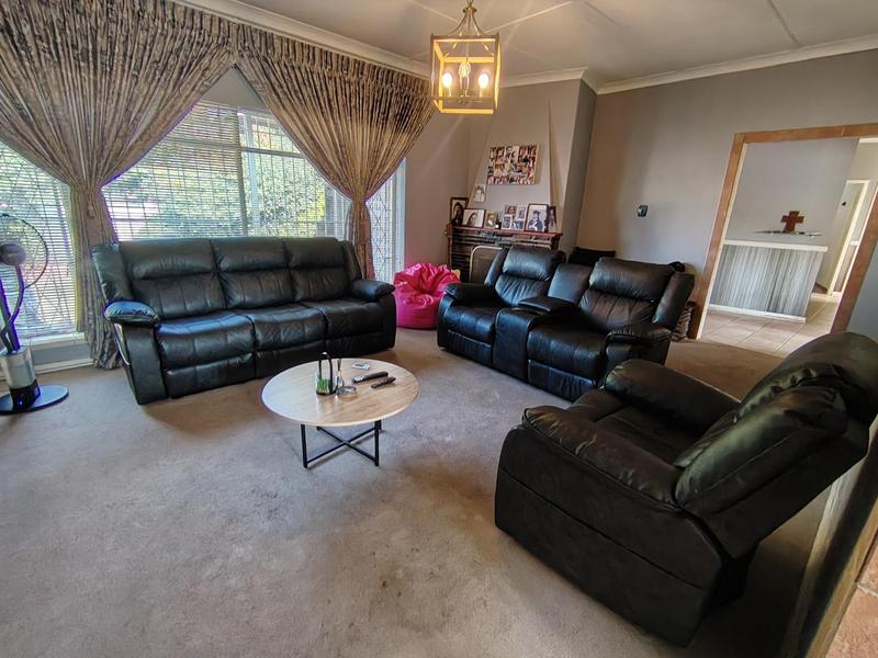 3 Bedroom Property for Sale in Dawnview Gauteng