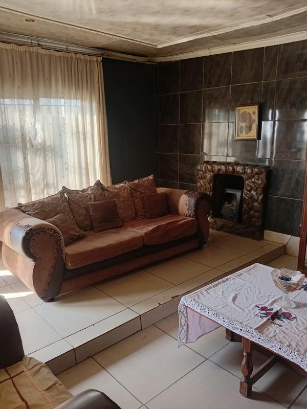 5 Bedroom Property for Sale in Drieziek Gauteng