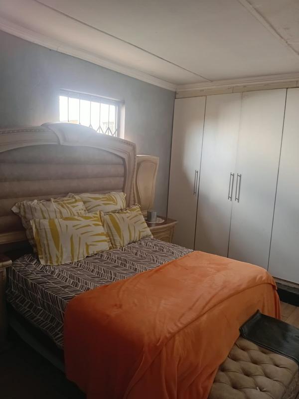 5 Bedroom Property for Sale in Drieziek Gauteng