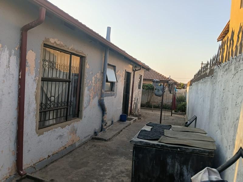 5 Bedroom Property for Sale in Goudrand Gauteng
