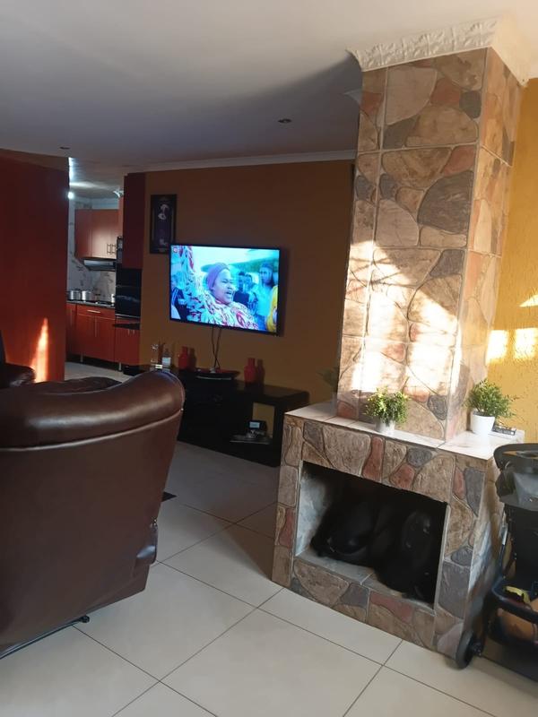 5 Bedroom Property for Sale in Goudrand Gauteng