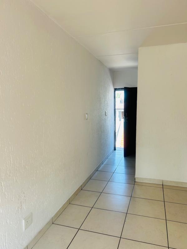 To Let 2 Bedroom Property for Rent in Mulbarton Gauteng