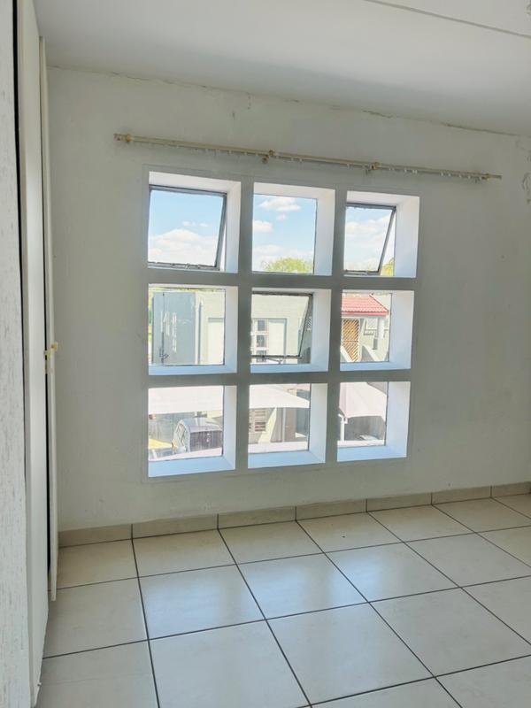 To Let 2 Bedroom Property for Rent in Mulbarton Gauteng